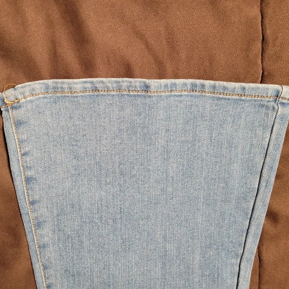 Distressed Lightwash Jeans - Picture 7 of 15